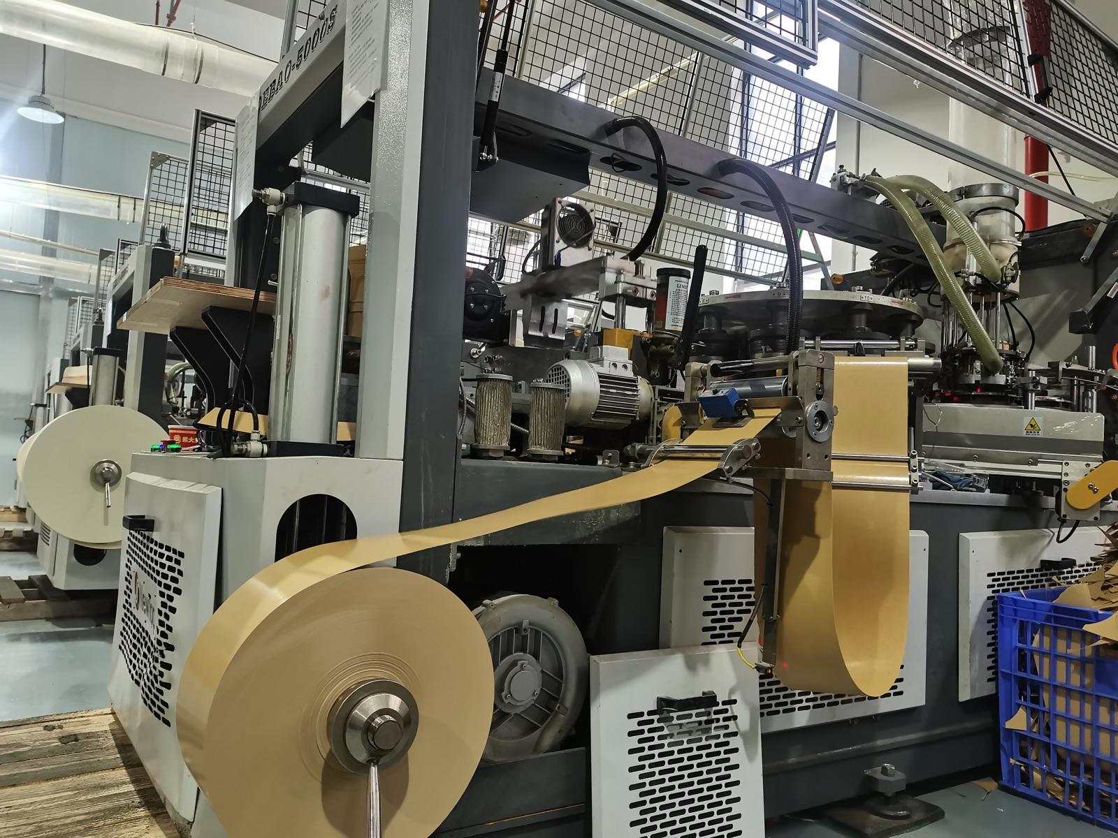Paper cups manufacturing line